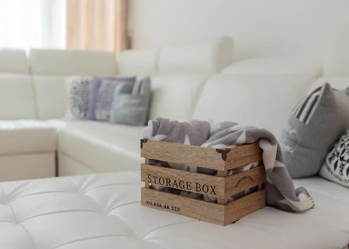 Shabby Apartment Leni